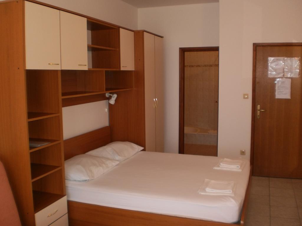 Villa Dvor Apartments Omiš Exterior foto