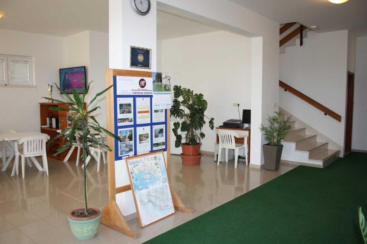 Villa Dvor Apartments Omiš Exterior foto