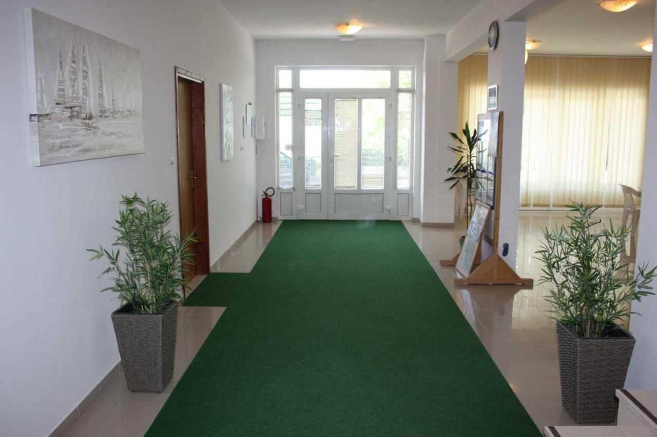 Villa Dvor Apartments Omiš Exterior foto